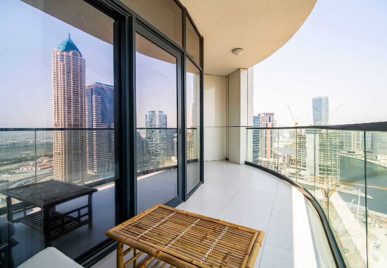 Apartment in Dubai - Elegant Escapes - Lavish 1B,Dubai Water Canal View 