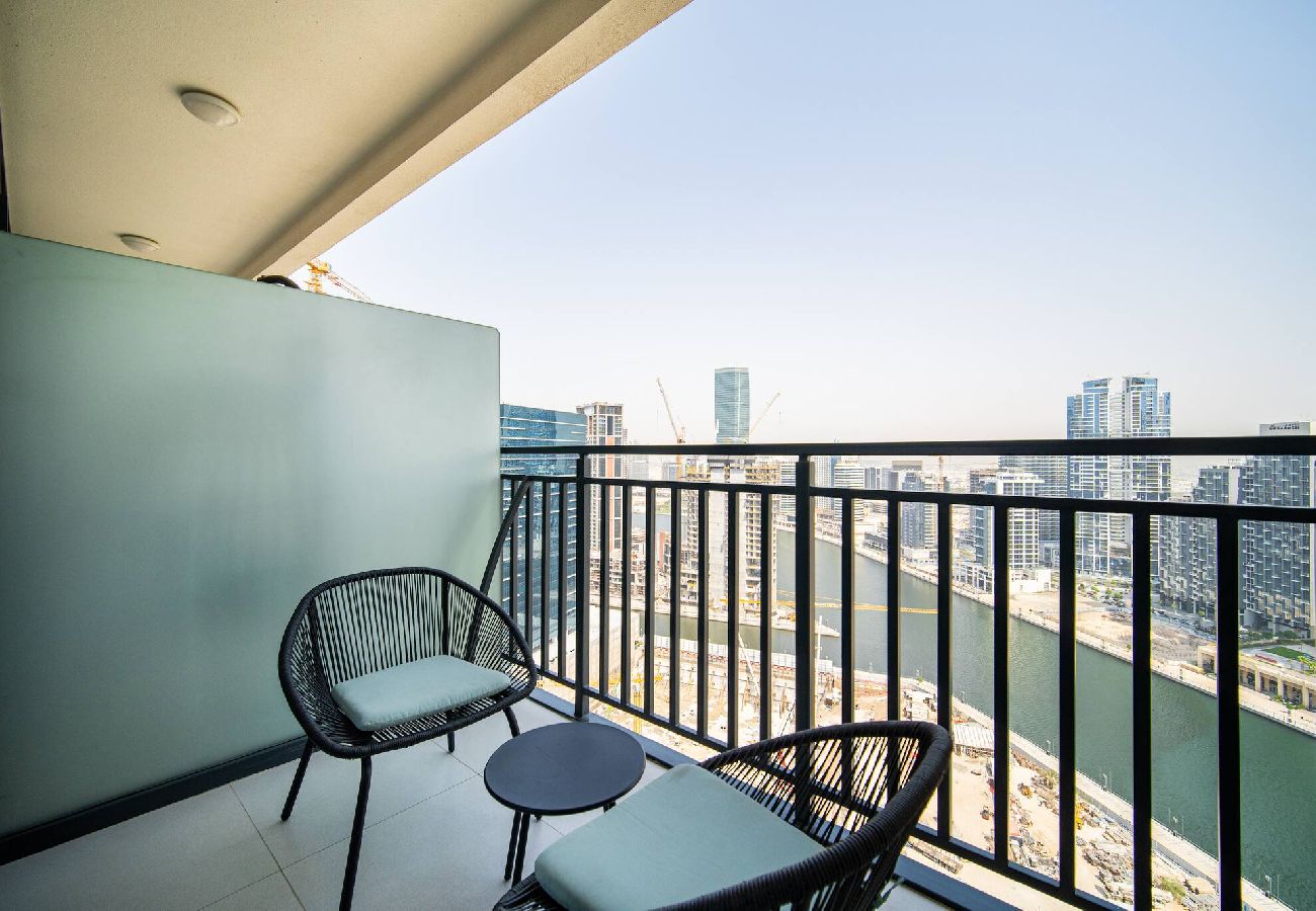 Apartment in Dubai - Elegant Escapes - Lavish 1B,Dubai Water Canal View 