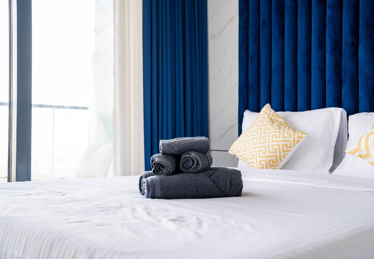 Apartment in Dubai - Elegant Escapes - Lavish 1B,Dubai Water Canal View 