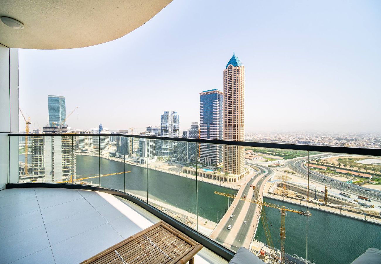 Apartment in Dubai - Elegant Escapes - Lavish 1B,Dubai Water Canal View 