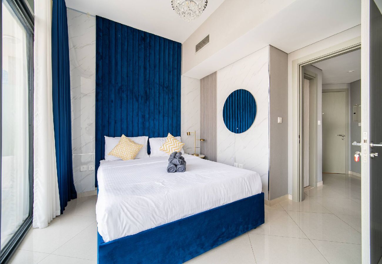 Apartment in Dubai - Elegant Escapes - Lavish 1B,Dubai Water Canal View 