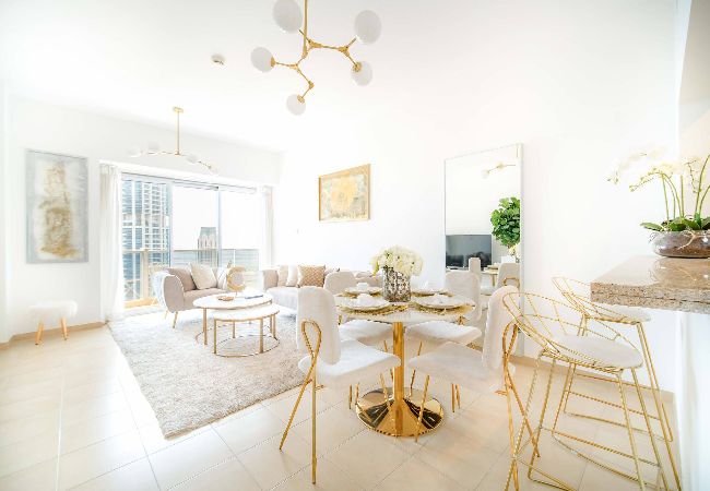 Apartment in Dubai - Elegant Escapes - 1B in Marina, Partial Sea View 