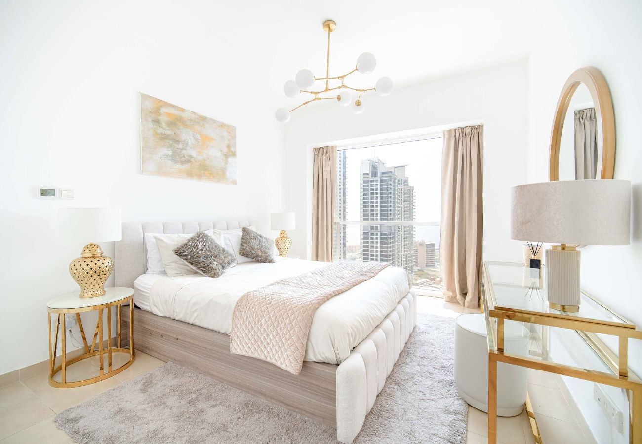 Apartment in Dubai - Elegant Escapes - 1B in Marina, Partial Sea View 