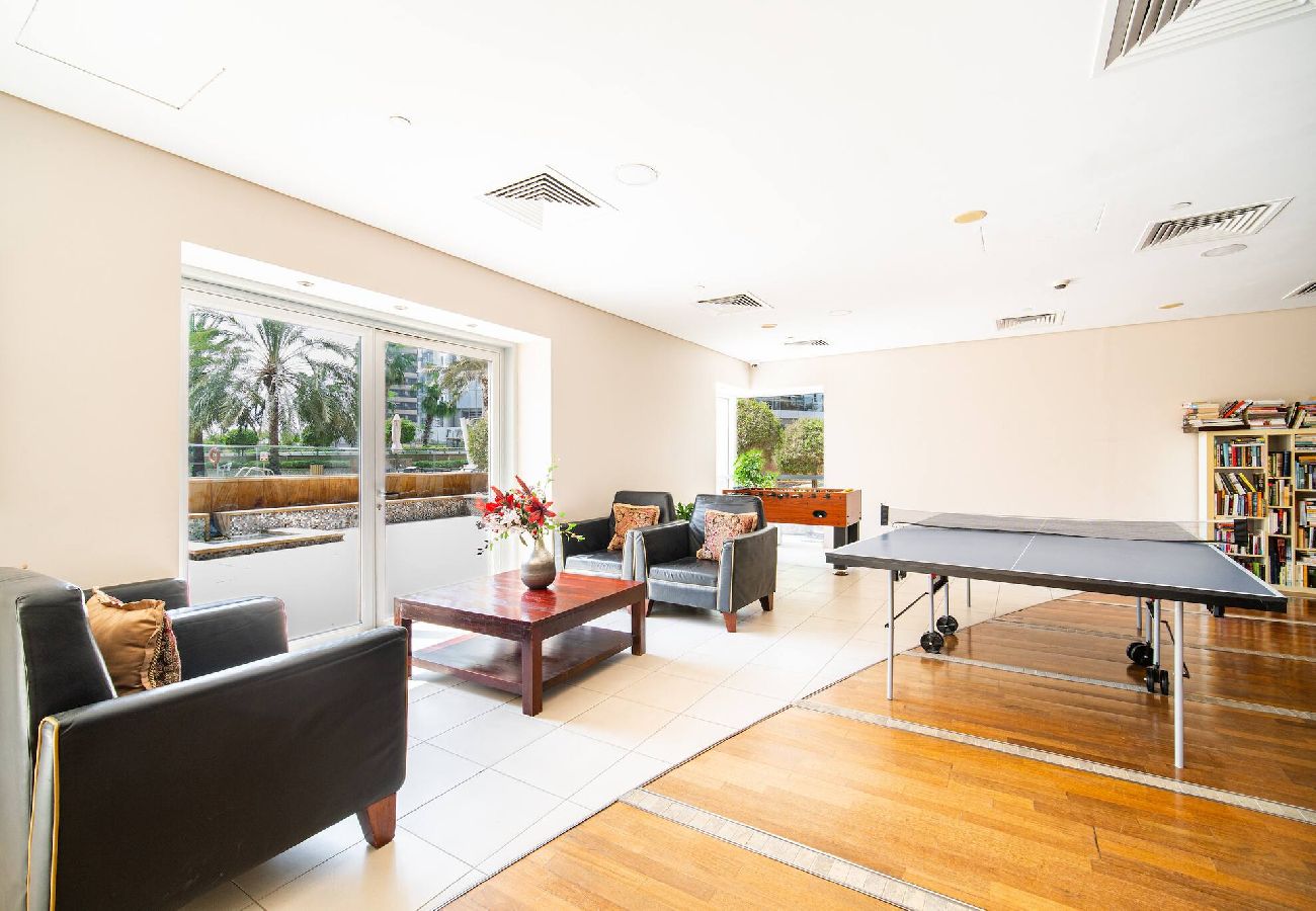 Apartment in Dubai - Elegant Escapes - 1B in Marina, Partial Sea View 