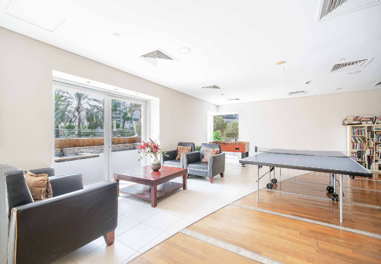 Apartment in Dubai - Elegant Escapes - 1B in Marina, Partial Sea View 