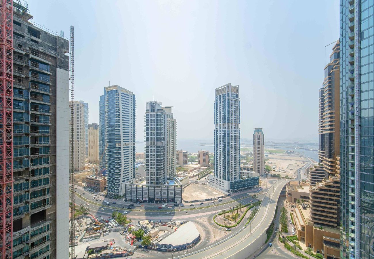 Apartment in Dubai - Elegant Escapes - 1B in Marina, Partial Sea View 
