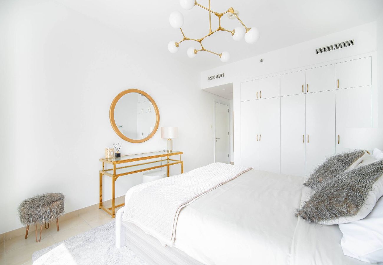 Apartment in Dubai - Elegant Escapes - 1B in Marina, Partial Sea View 