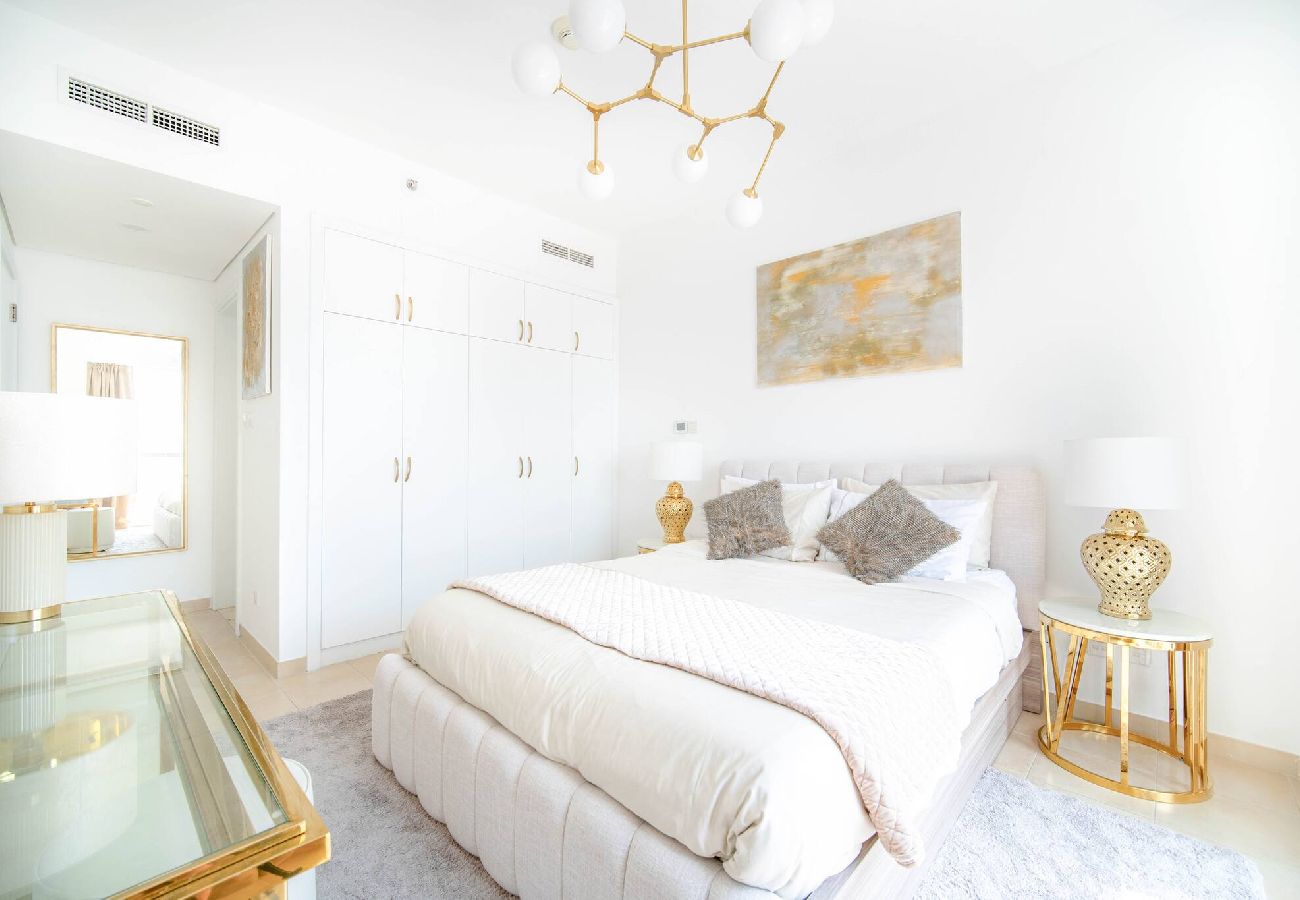 Apartment in Dubai - Elegant Escapes - 1B in Marina, Partial Sea View 
