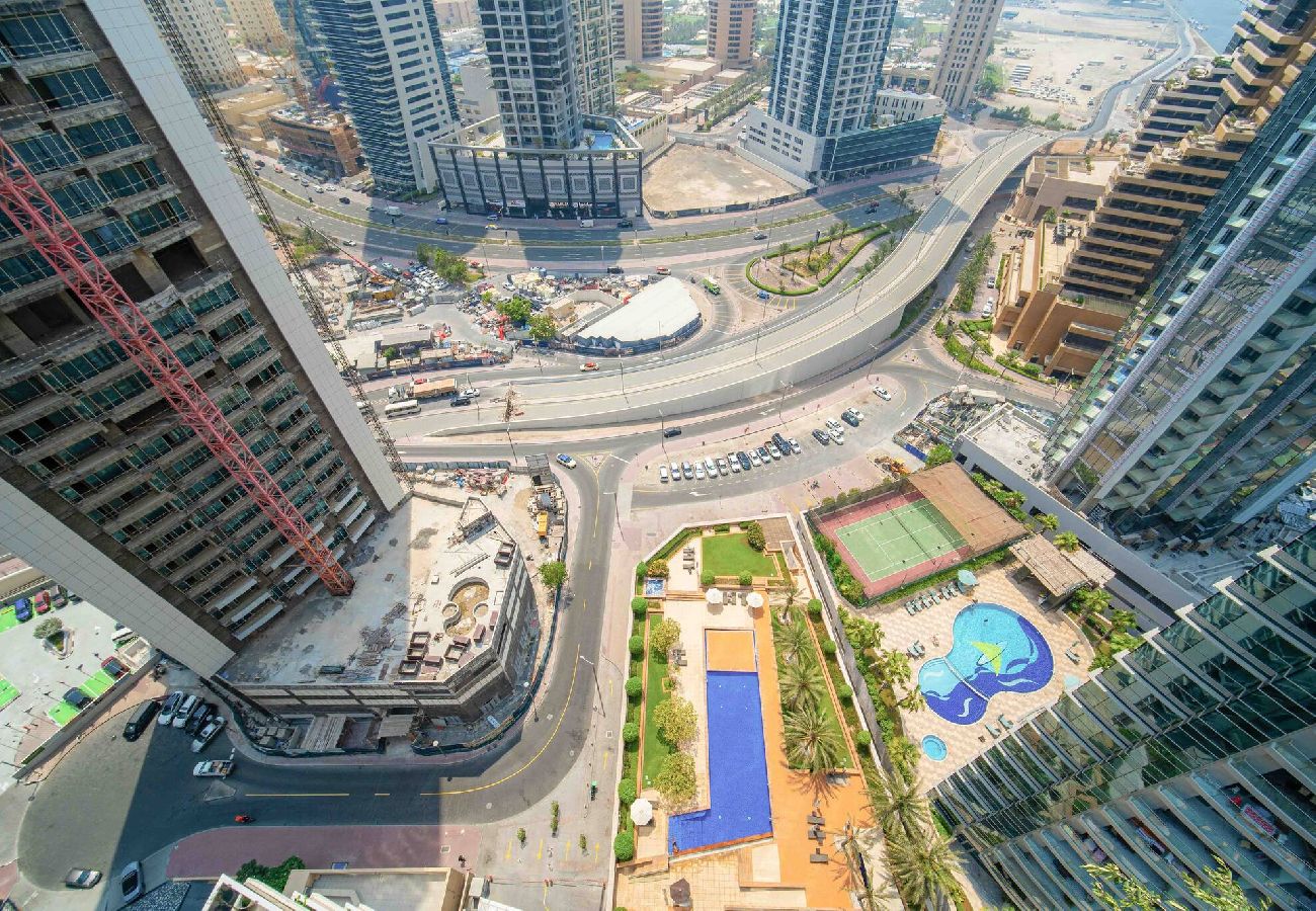 Apartment in Dubai - Elegant Escapes - 1B in Marina, Partial Sea View 
