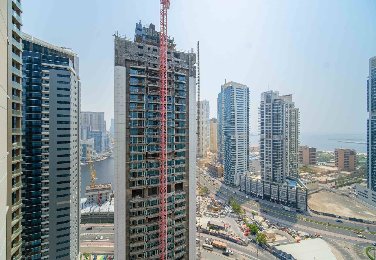 Apartment in Dubai - Elegant Escapes - 1B in Marina, Partial Sea View 