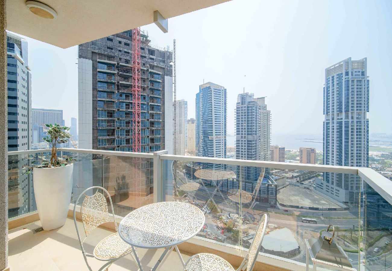 Apartment in Dubai - Elegant Escapes - 1B in Marina, Partial Sea View 