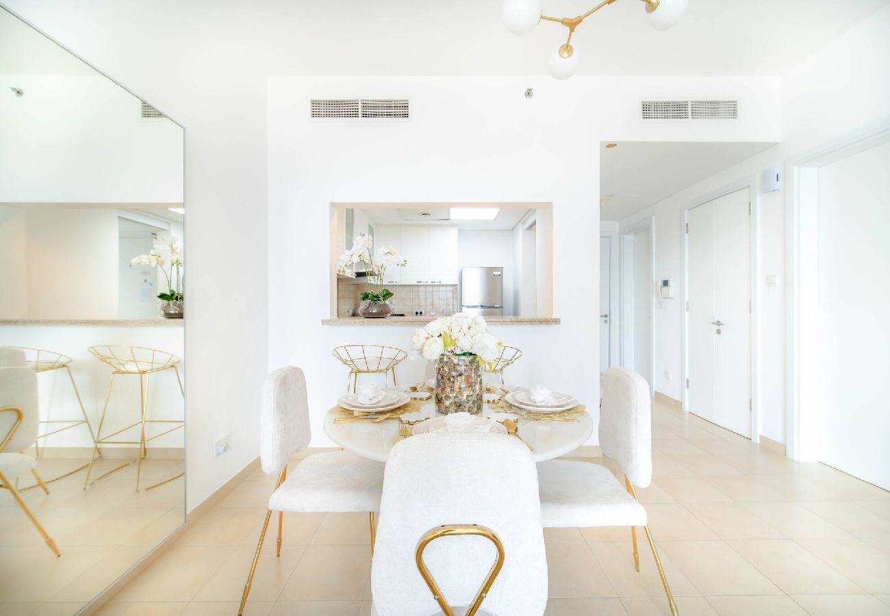 Apartment in Dubai - Elegant Escapes - 1B in Marina, Partial Sea View 