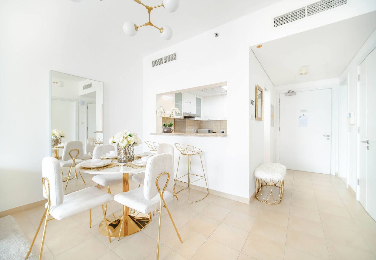 Apartment in Dubai - Elegant Escapes - 1B in Marina, Partial Sea View 