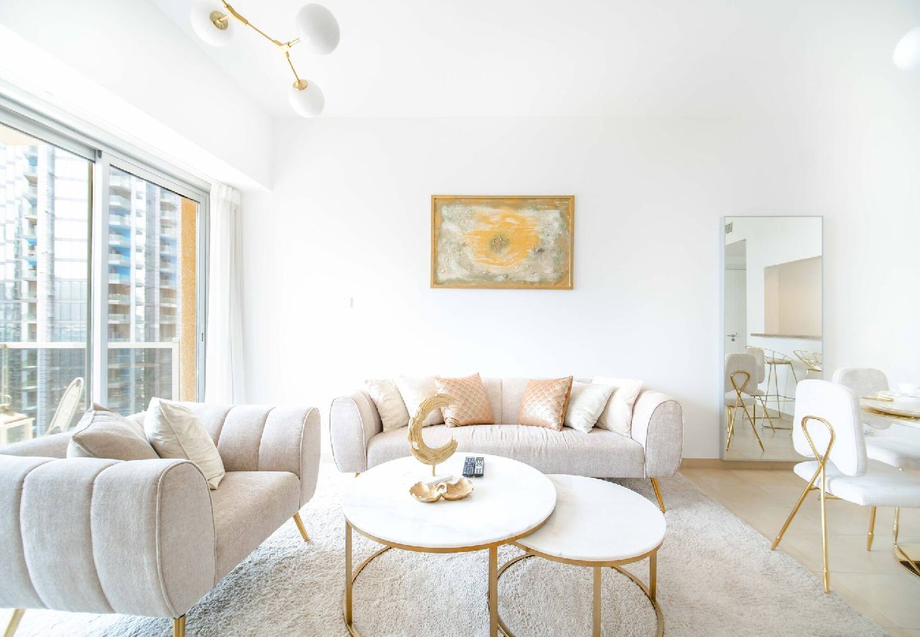 Apartment in Dubai - Elegant Escapes - 1B in Marina, Partial Sea View 
