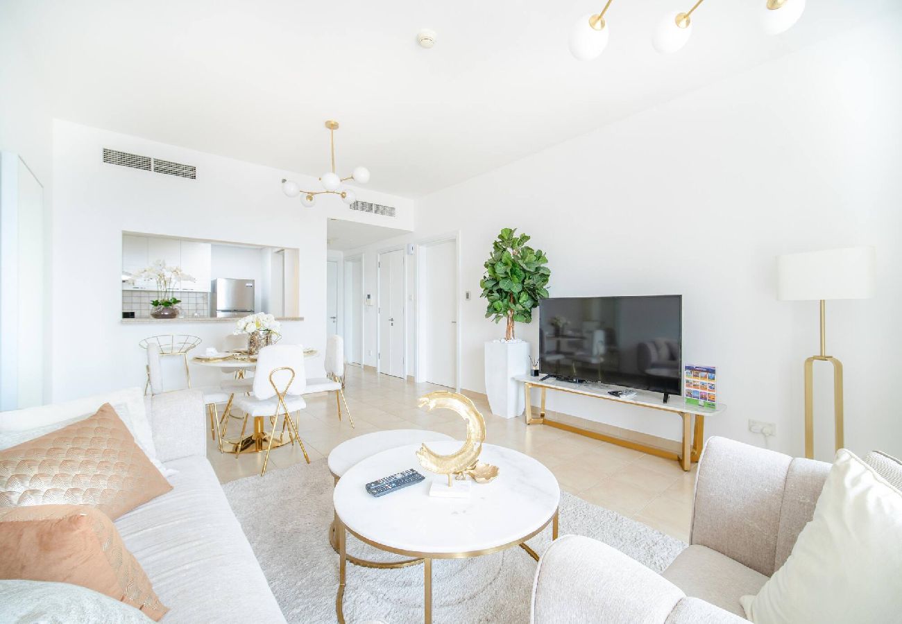 Apartment in Dubai - Elegant Escapes - 1B in Marina, Partial Sea View 