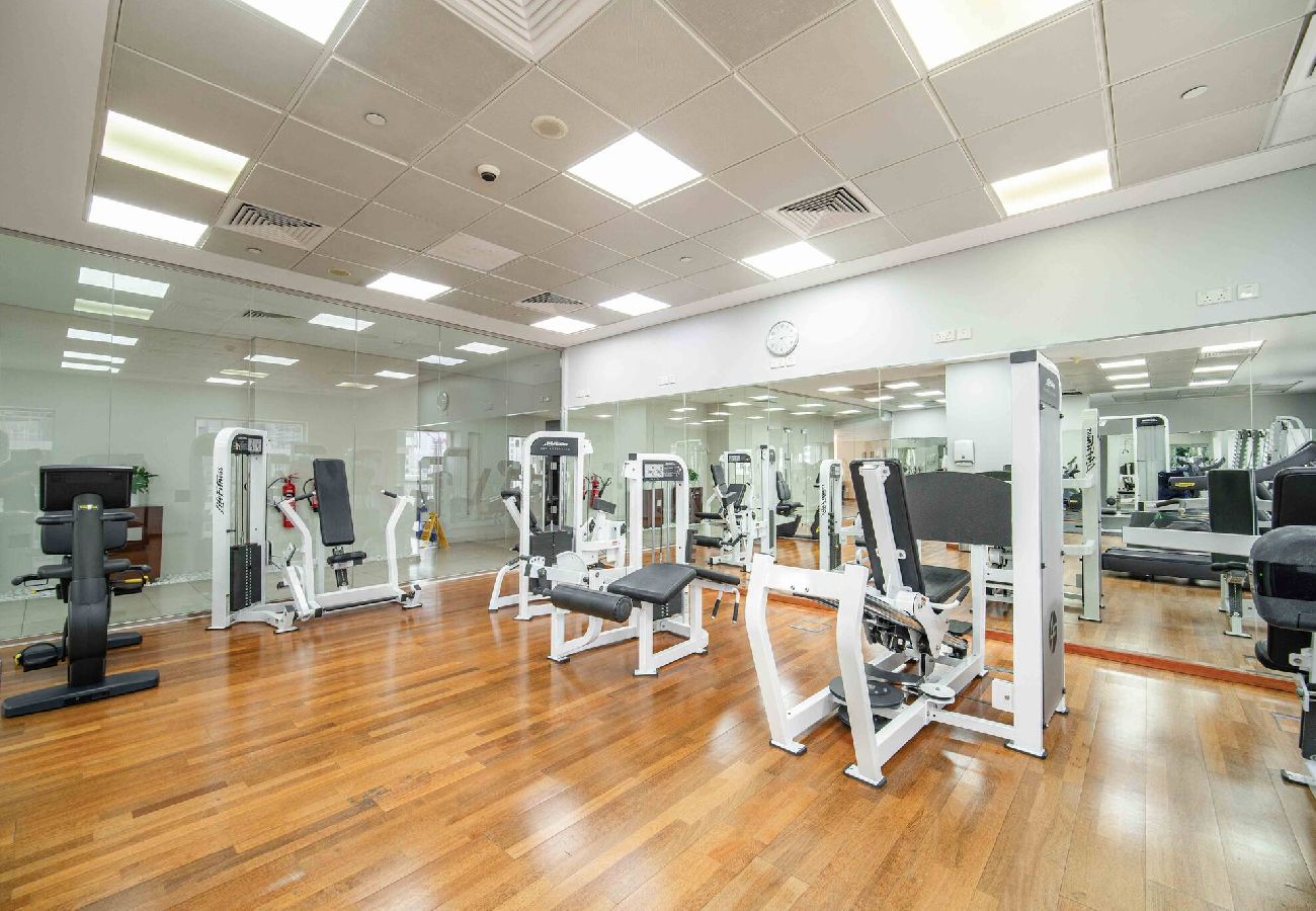 Apartment in Dubai - Elegant Escapes - 1B in Marina, Partial Sea View 