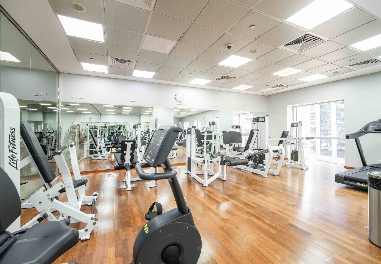 Apartment in Dubai - Elegant Escapes - 1B in Marina, Partial Sea View 