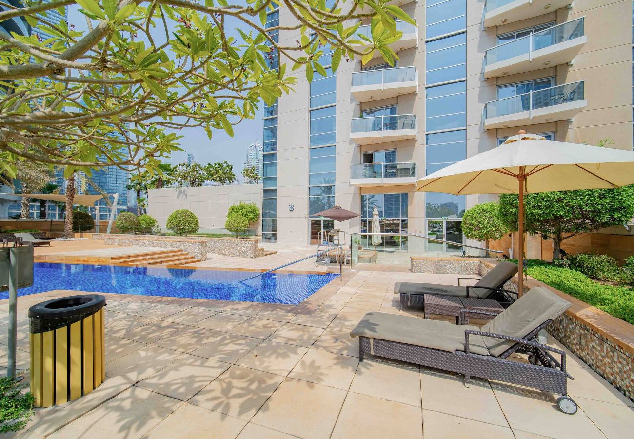 Apartment in Dubai - Elegant Escapes - 1B in Marina, Partial Sea View 