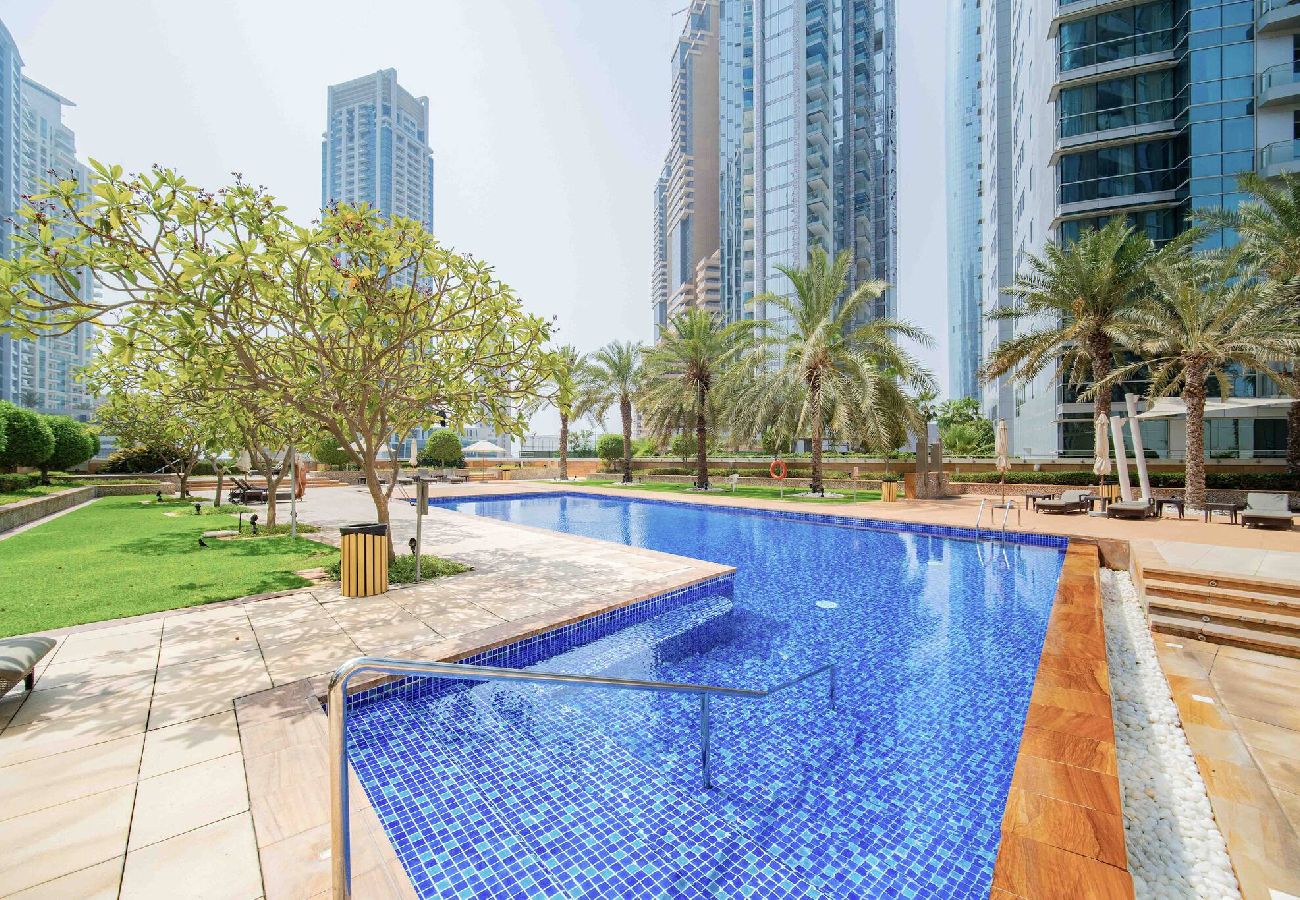 Apartment in Dubai - Elegant Escapes - 1B in Marina, Partial Sea View 