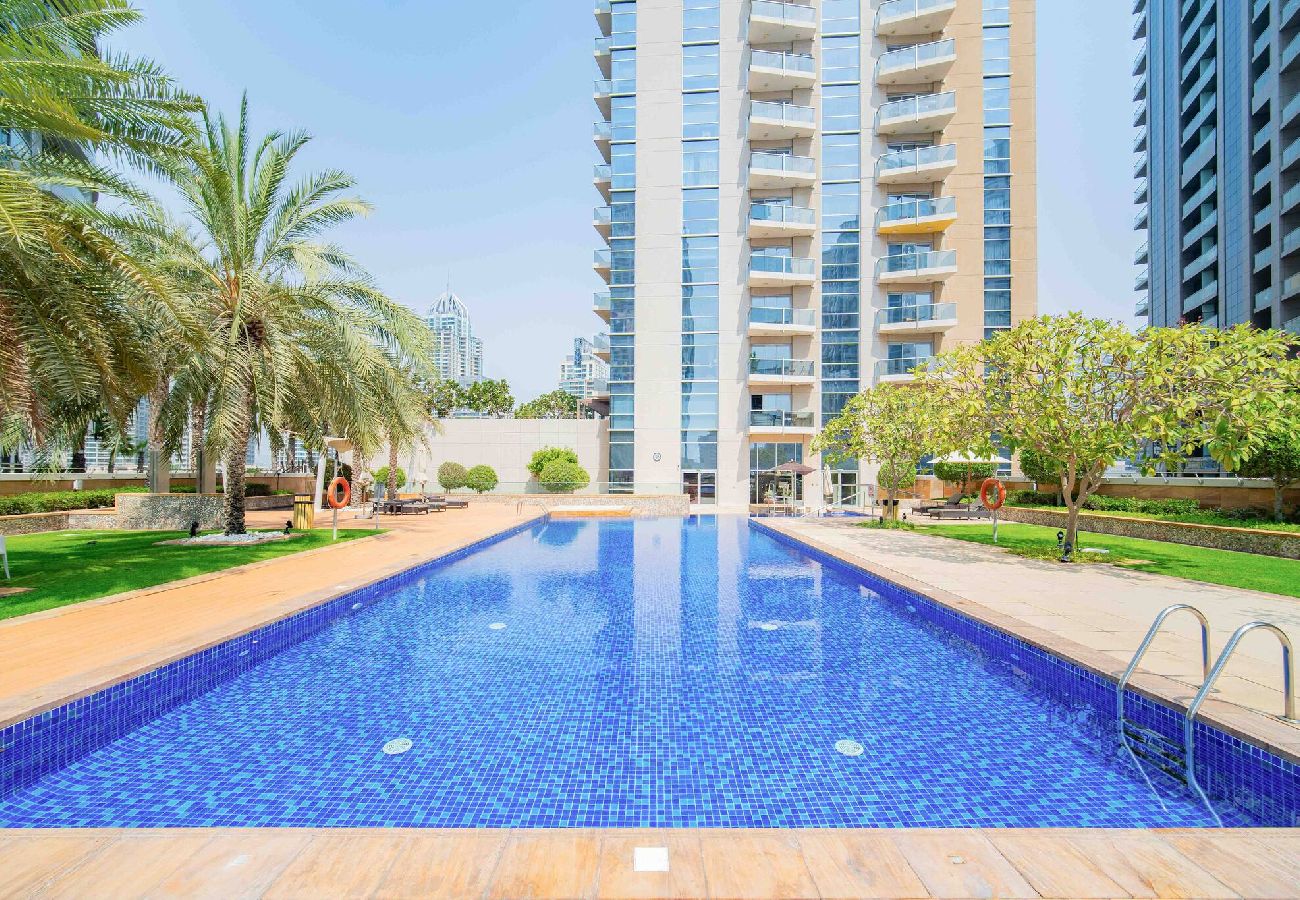 Apartment in Dubai - Elegant Escapes - 1B in Marina, Partial Sea View 