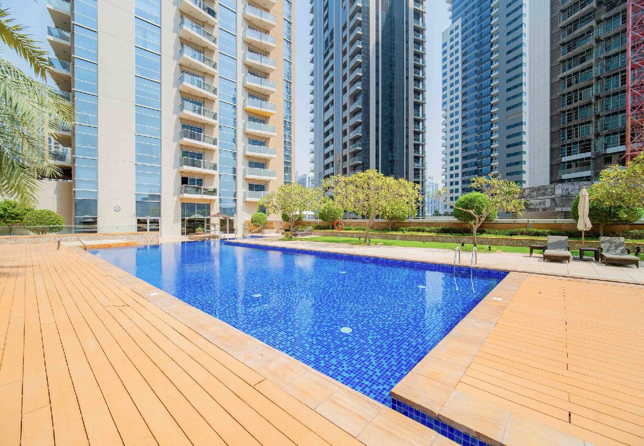 Apartment in Dubai - Elegant Escapes - 1B in Marina, Partial Sea View 