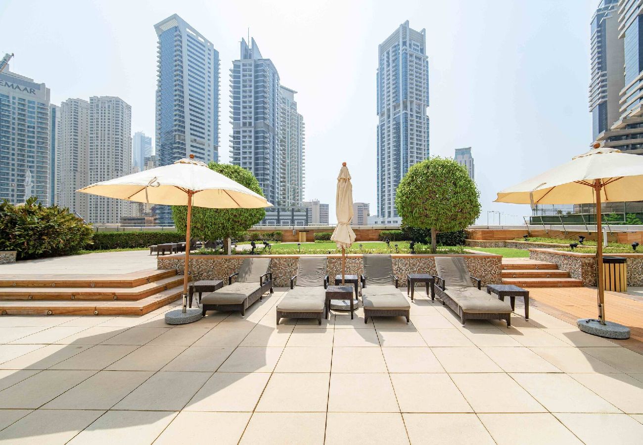 Apartment in Dubai - Elegant Escapes - 1B in Marina, Partial Sea View 