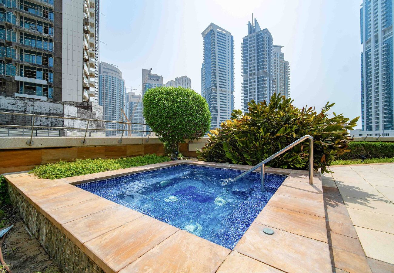 Apartment in Dubai - Elegant Escapes - 1B in Marina, Partial Sea View 
