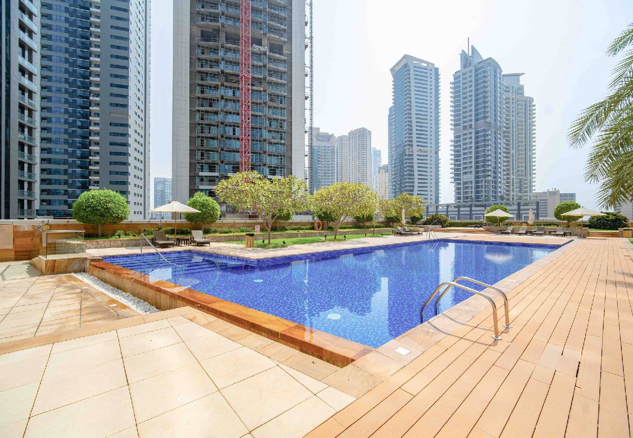 Apartment in Dubai - Elegant Escapes - 1B in Marina, Partial Sea View 