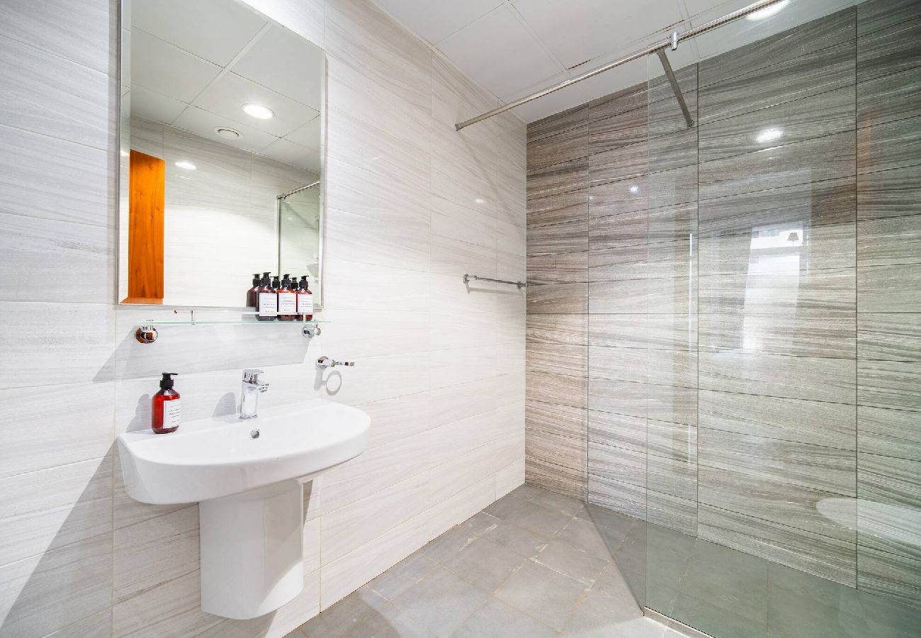 Apartment in Dubai - Elegant Escapes - 1B, Steps to Dubai Mall | Dunya 