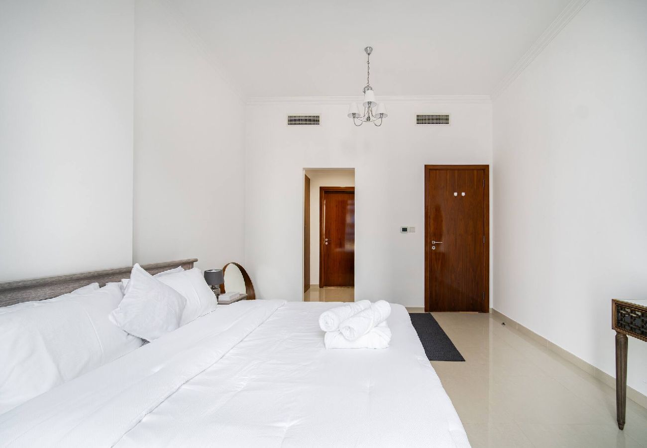 Apartment in Dubai - Elegant Escapes - 1B, Steps to Dubai Mall | Dunya 