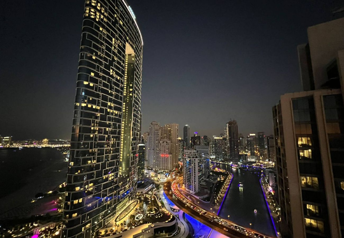 Apartment in Dubai - ElegantEscapes - Large 2BR w/ Marina and Sea View 