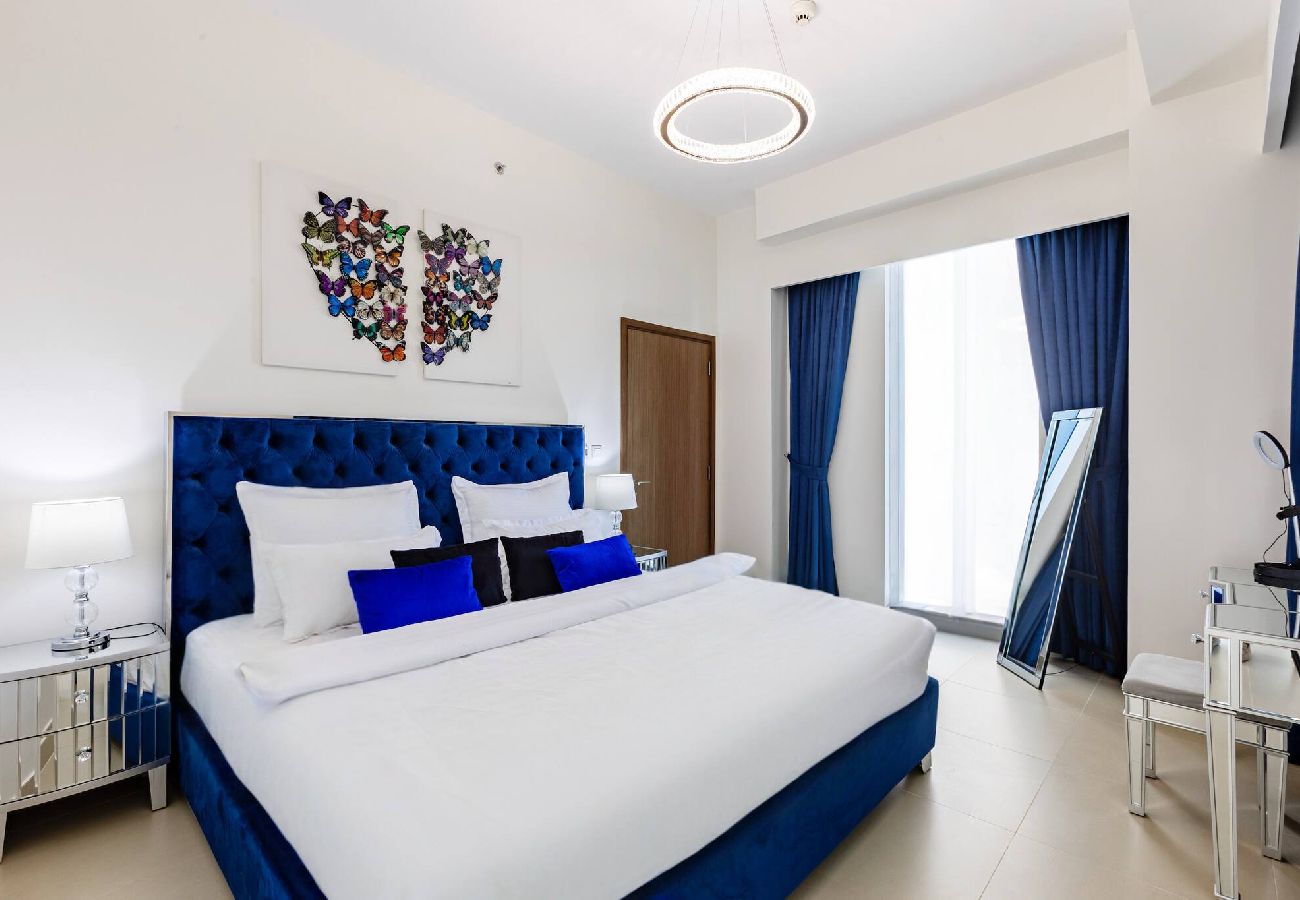 Apartment in Dubai - ElegantEscapes - Large 2BR w/ Marina and Sea View 