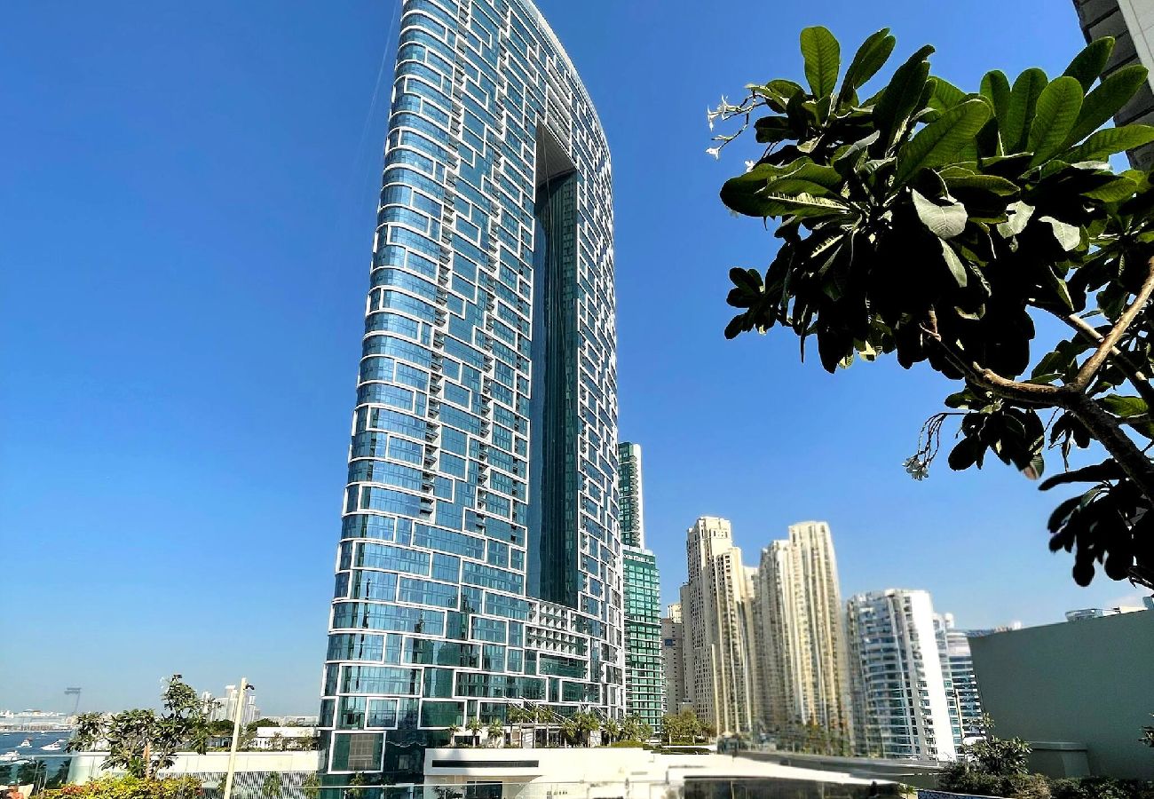 Apartment in Dubai - ElegantEscapes - Large 2BR w/ Marina and Sea View 