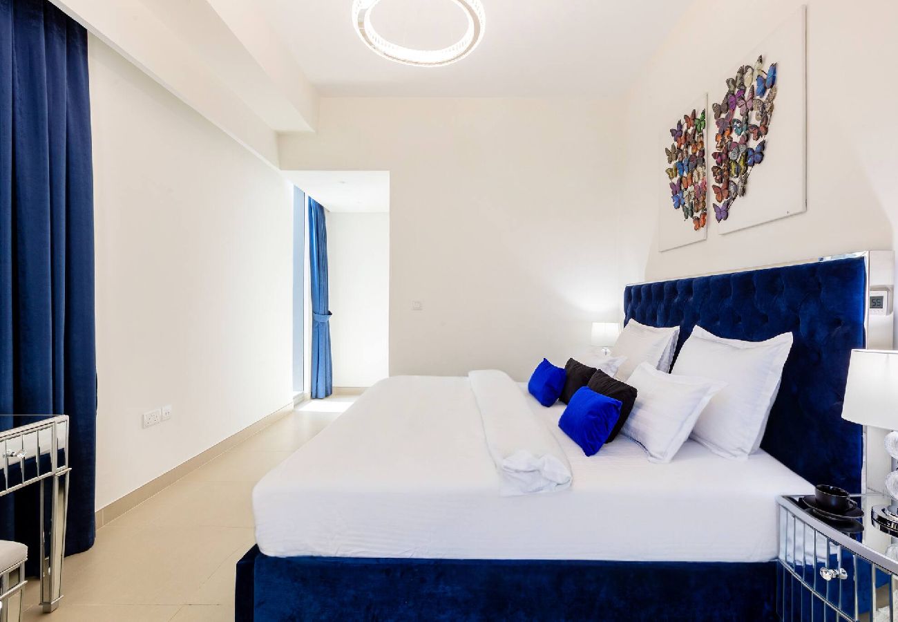 Apartment in Dubai - ElegantEscapes - Large 2BR w/ Marina and Sea View 
