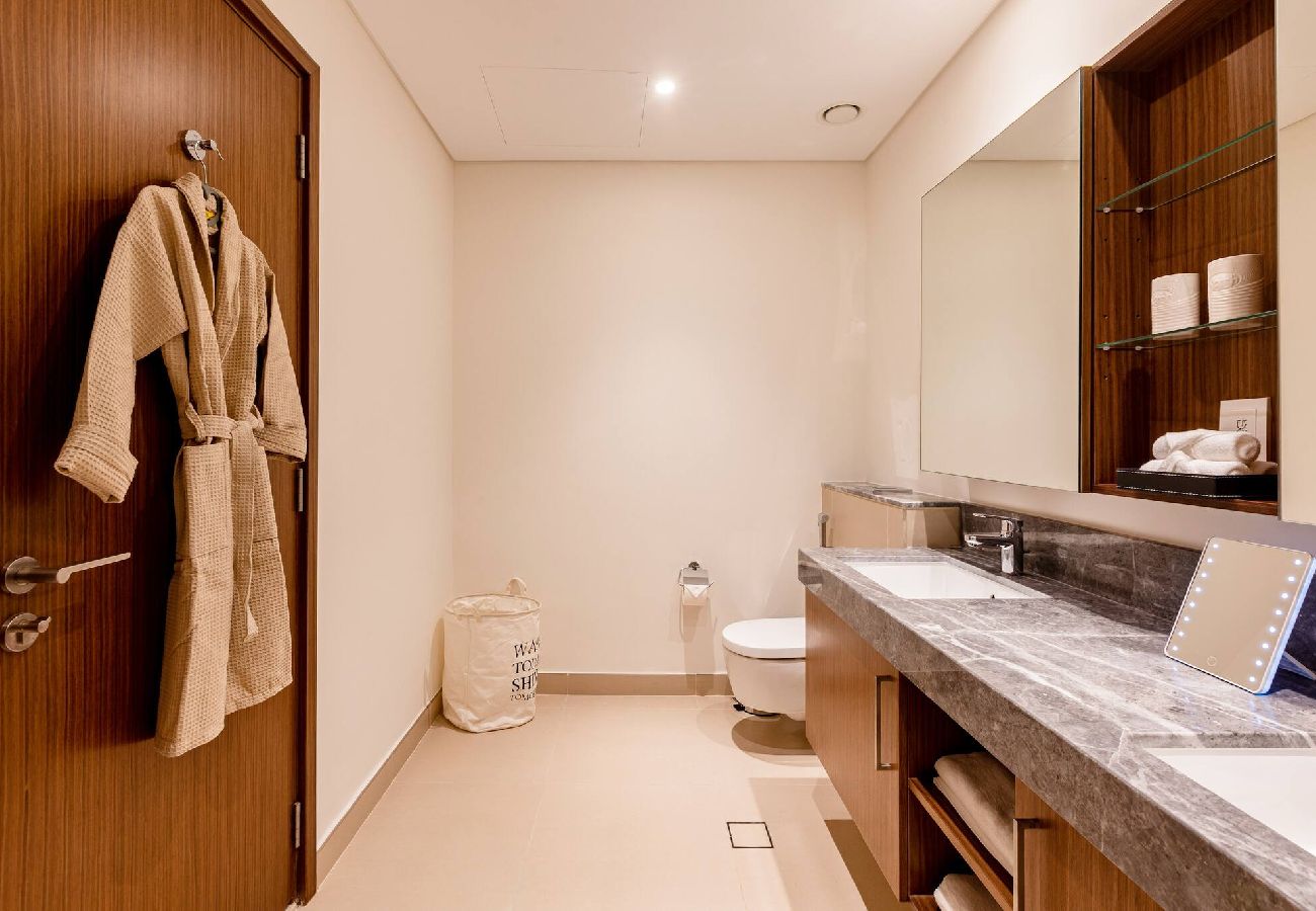 Apartment in Dubai - ElegantEscapes - Large 2BR w/ Marina and Sea View 