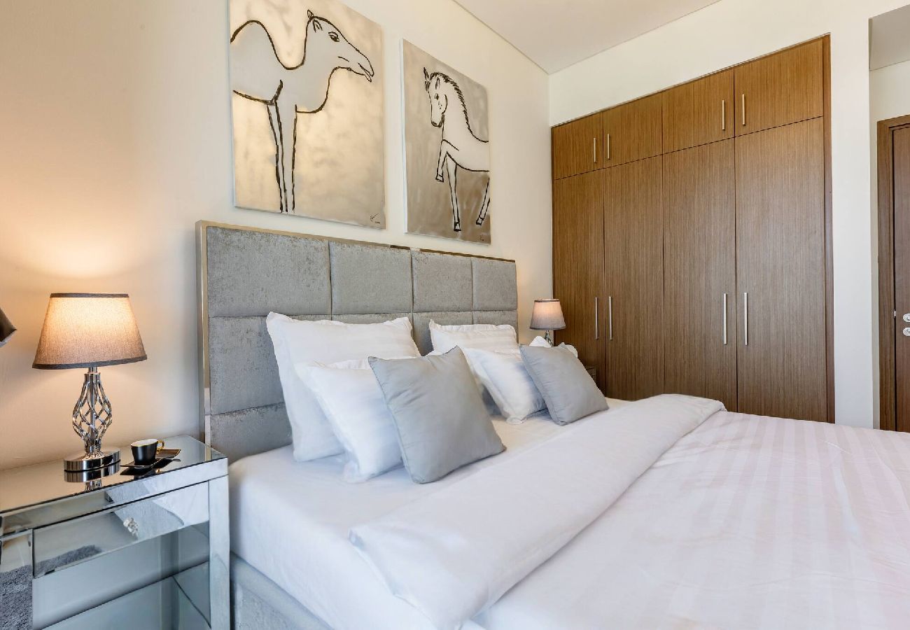 Apartment in Dubai - ElegantEscapes - Large 2BR w/ Marina and Sea View 