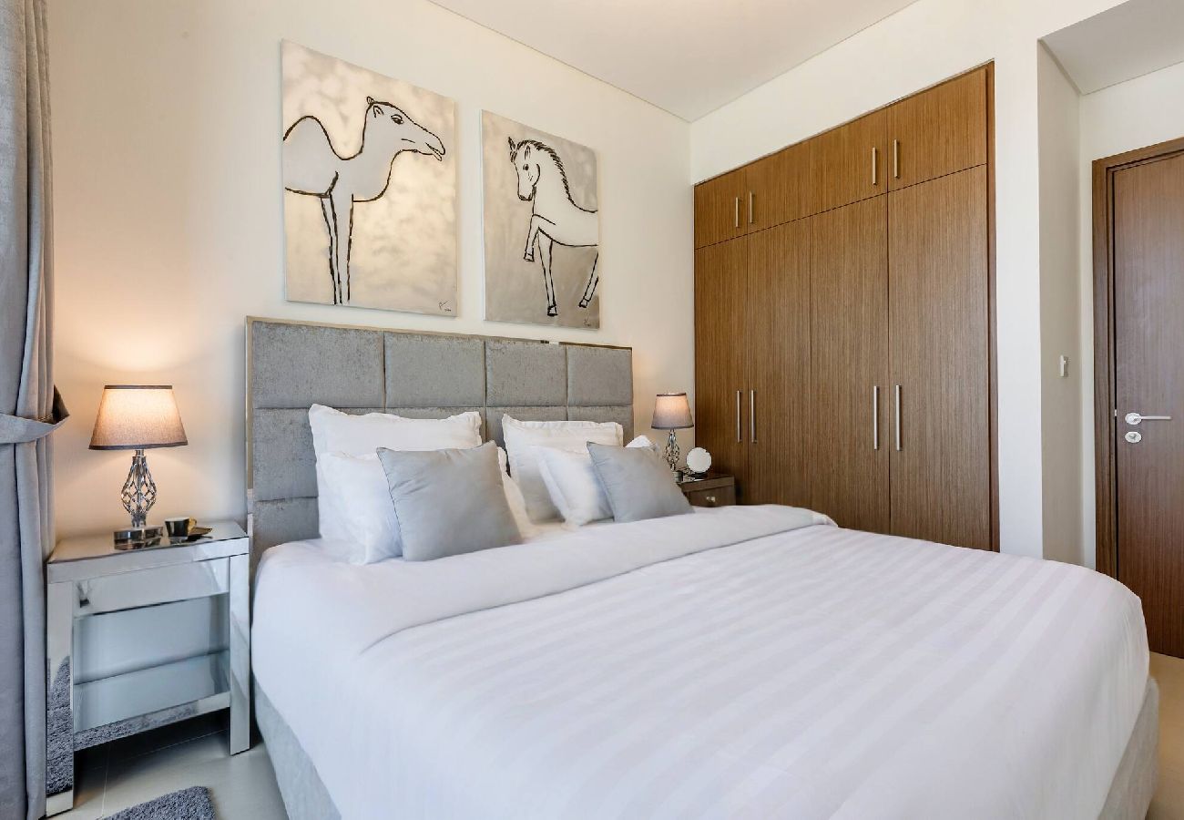 Apartment in Dubai - ElegantEscapes - Large 2BR w/ Marina and Sea View 