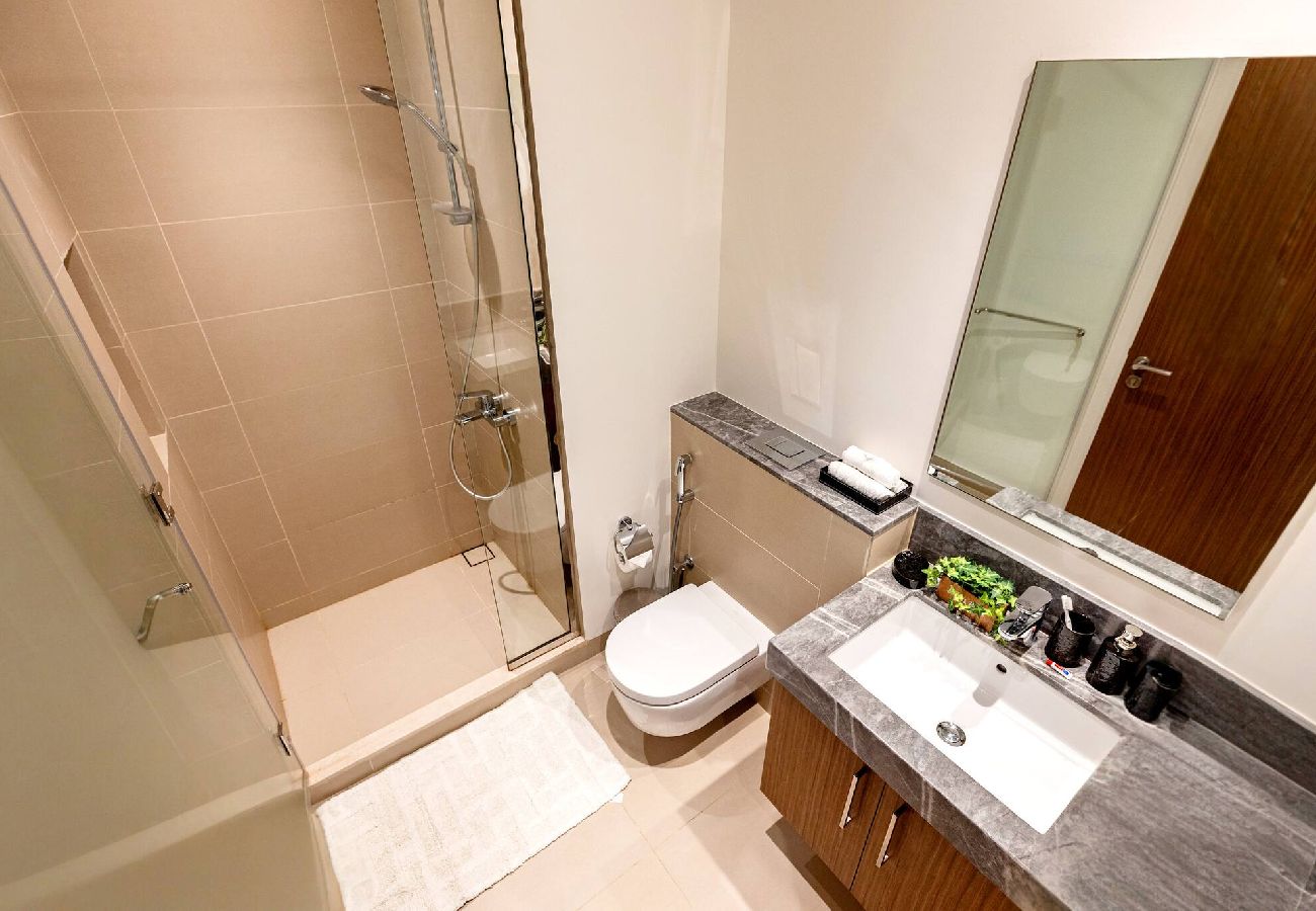Apartment in Dubai - ElegantEscapes - Large 2BR w/ Marina and Sea View 