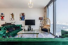 Apartment in Dubai - ElegantEscapes - Large 2BR w/ Marina...