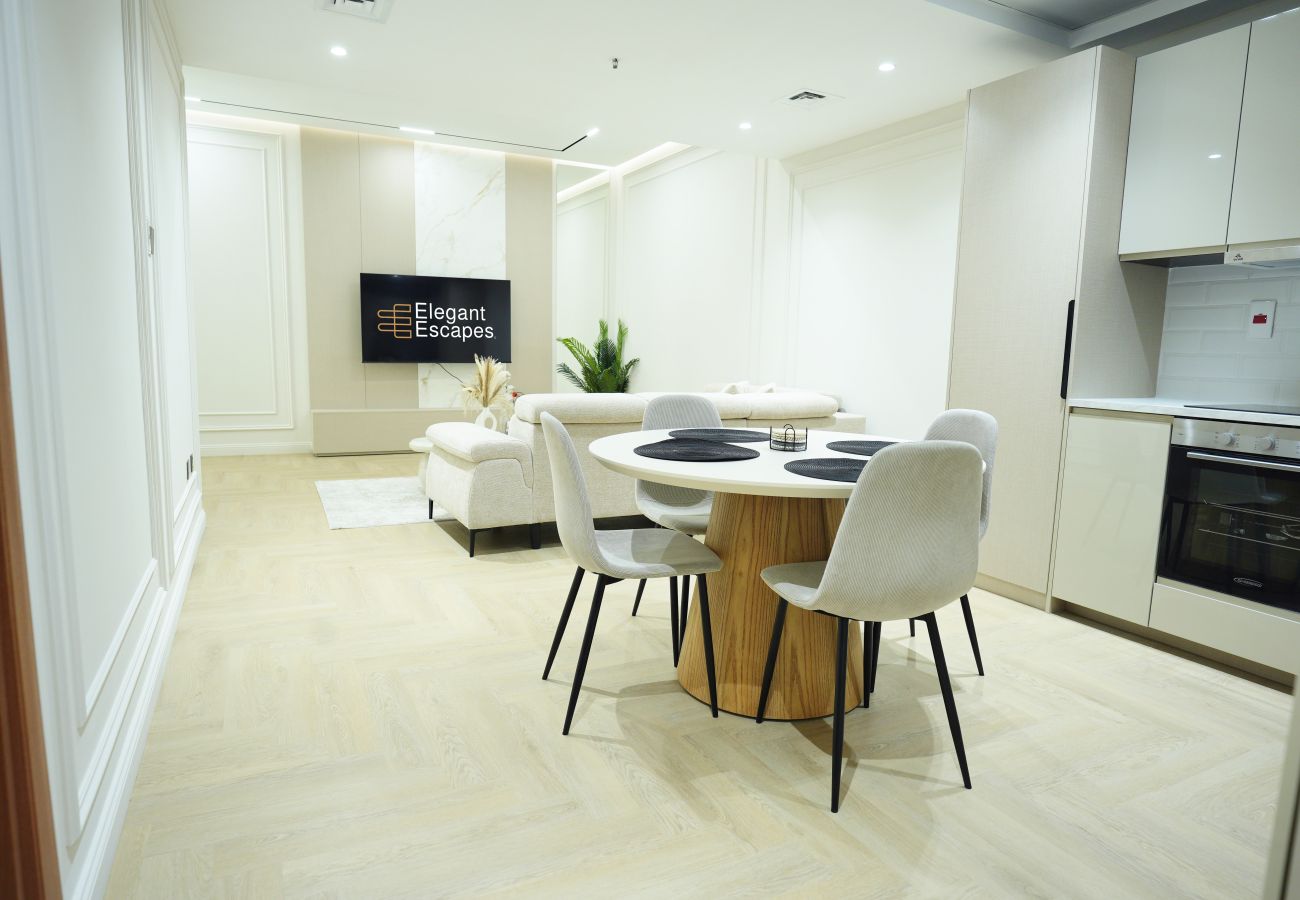 Apartment in Dubai - Stylish 1B in Heart of Marina | Near Attractions 