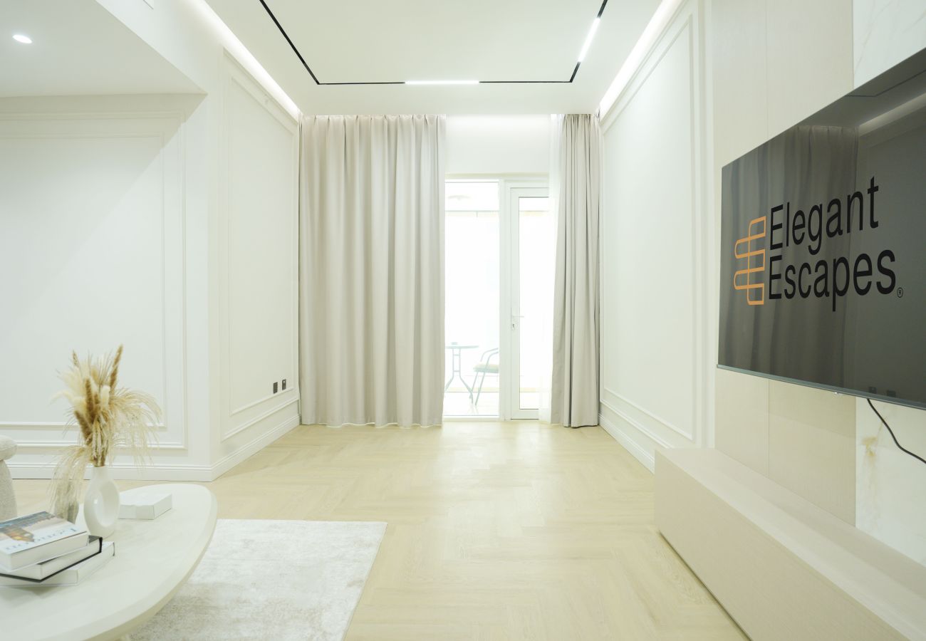 Apartment in Dubai - Stylish 1B in Heart of Marina | Near Attractions 