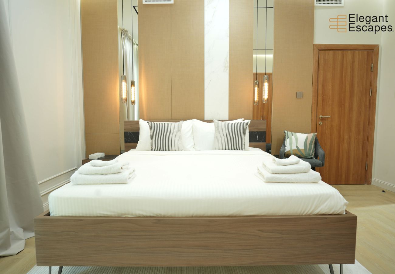 Apartment in Dubai - Stylish 1B in Heart of Marina | Near Attractions 