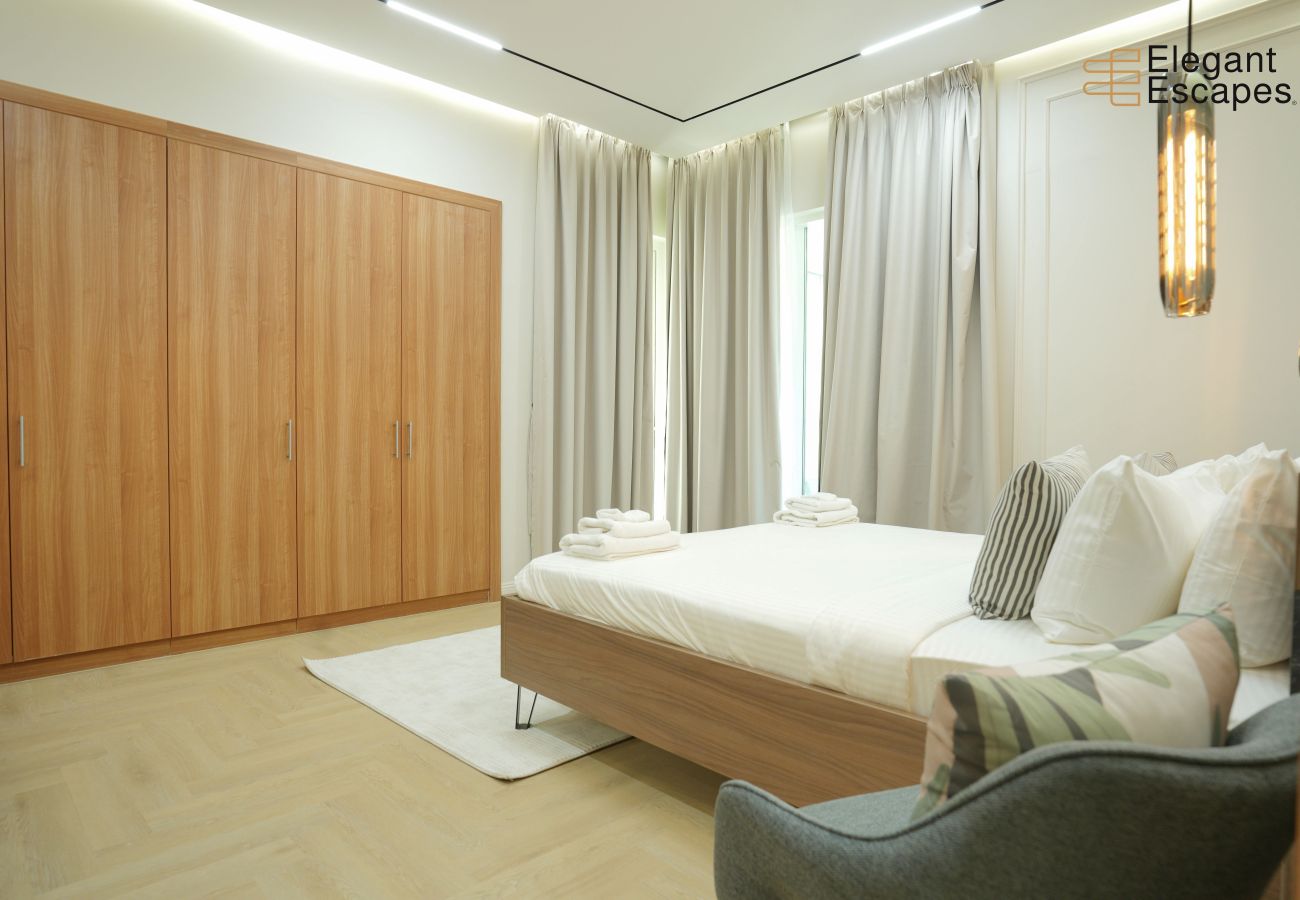 Apartment in Dubai - Stylish 1B in Heart of Marina | Near Attractions 