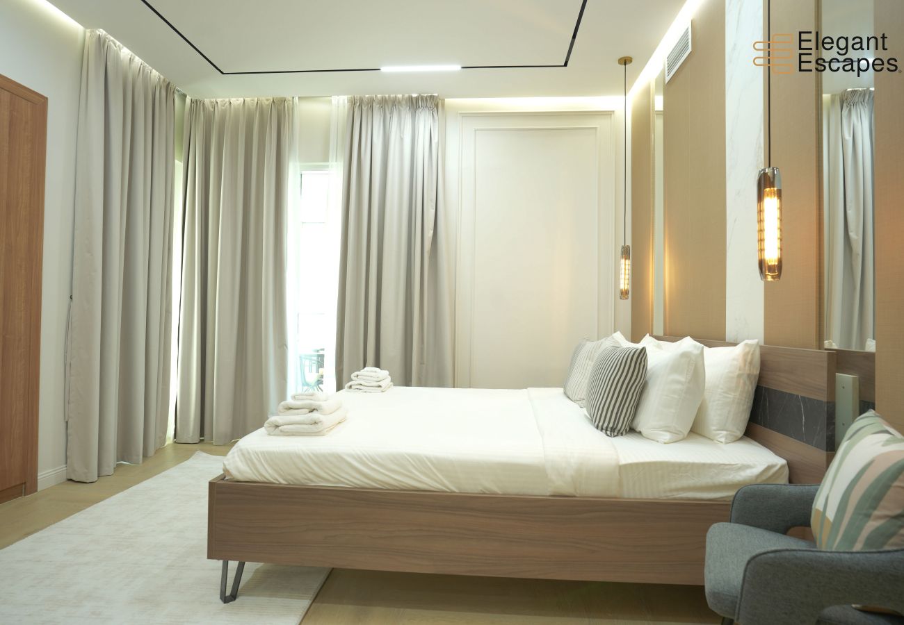Apartment in Dubai - Stylish 1B in Heart of Marina | Near Attractions 