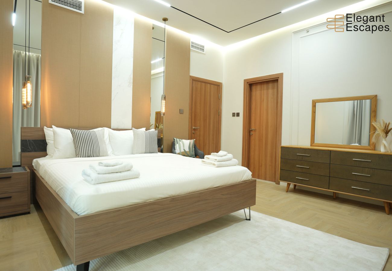 Apartment in Dubai - Stylish 1B in Heart of Marina | Near Attractions 