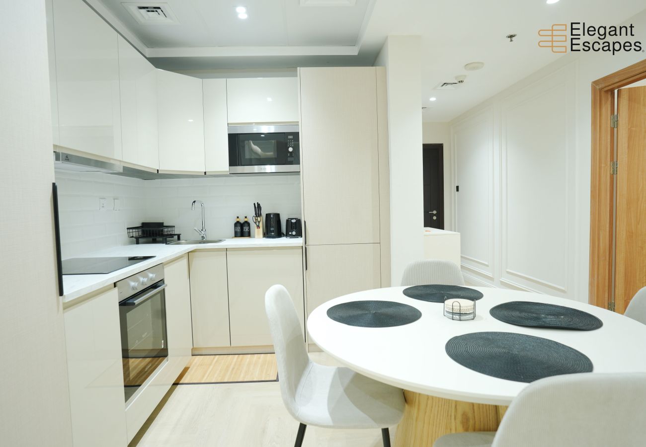 Apartment in Dubai - Stylish 1B in Heart of Marina | Near Attractions 