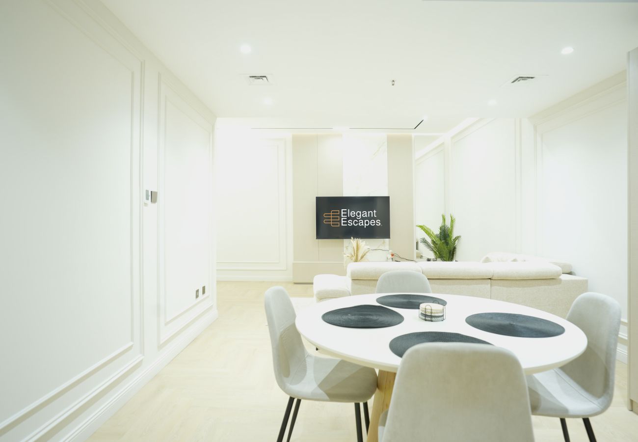 Apartment in Dubai - Stylish 1B in Heart of Marina | Near Attractions 