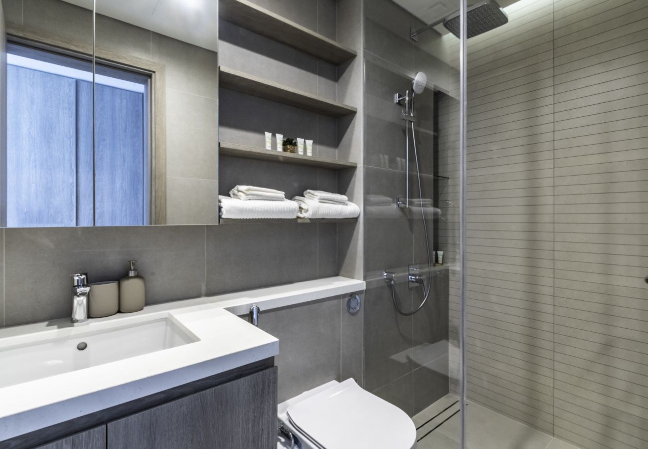Apartment in Dubai - Stylish Coastal Living with Premium Amenities 