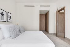 Apartment in Dubai - Stylish Coastal Living with Premium...
