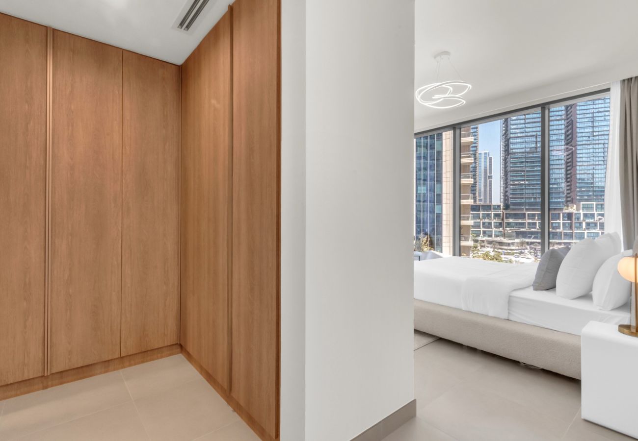 Apartment in Dubai - Modern Waterfront Living with Stunning Views